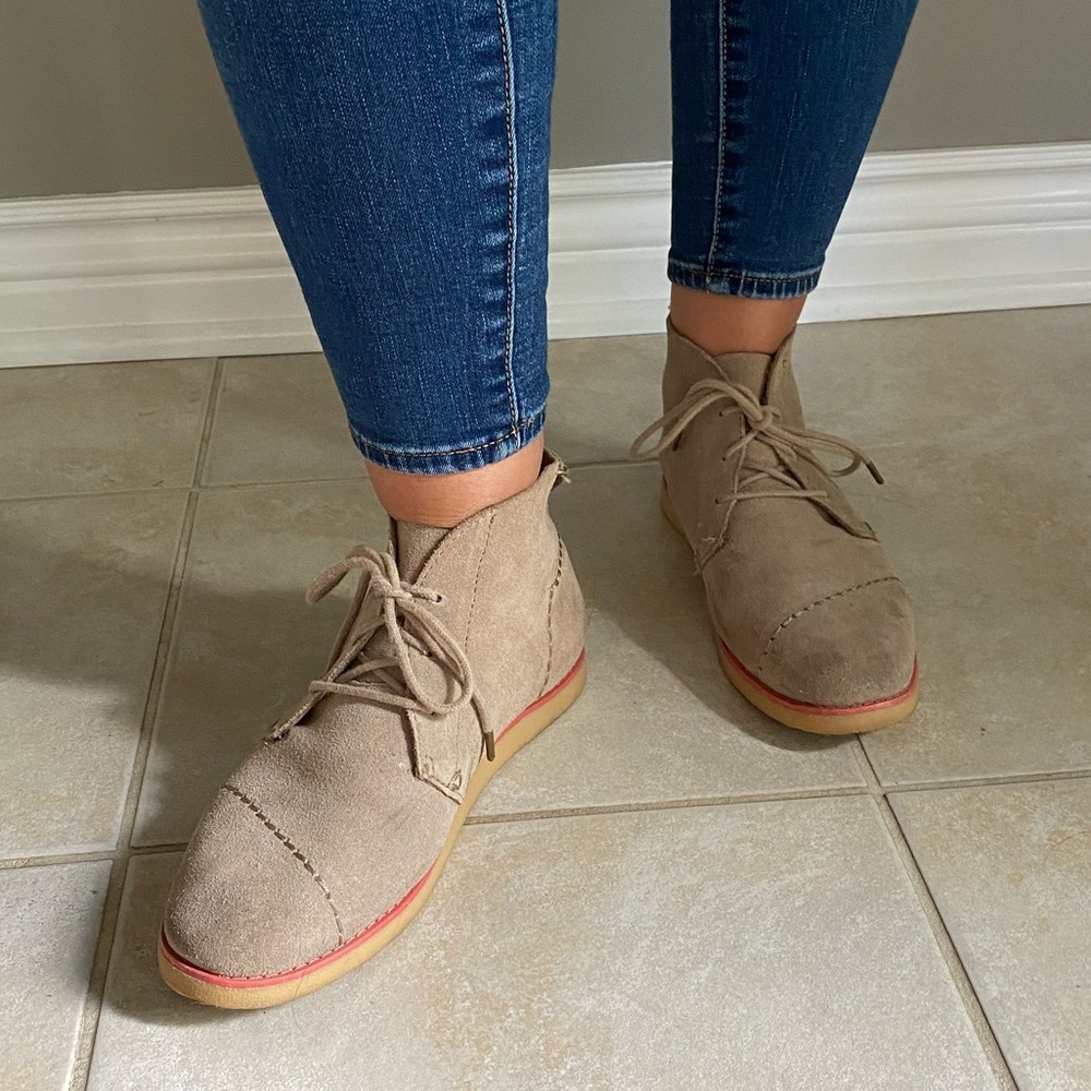 TOMS sneakers size 7.5